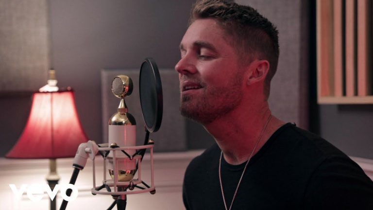 Brett Young – Leave Me Alone (Acoustic)