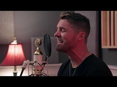 Brett Young – Weekends Look A Little Acoustic These Days